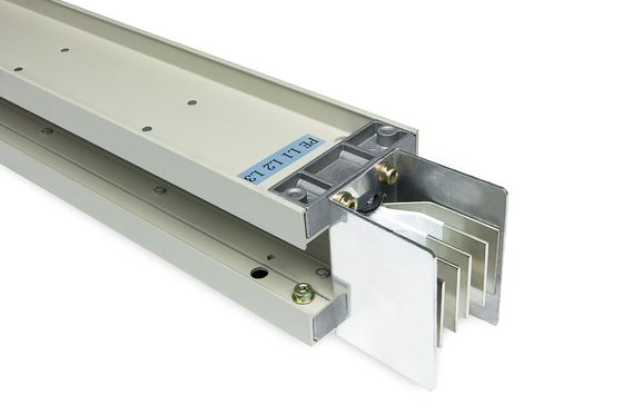 住宅及び商業建物/データ センタのためのコンダクター400V 6300A 50Hz IP54の低電圧のBuswayアルミニウム システム